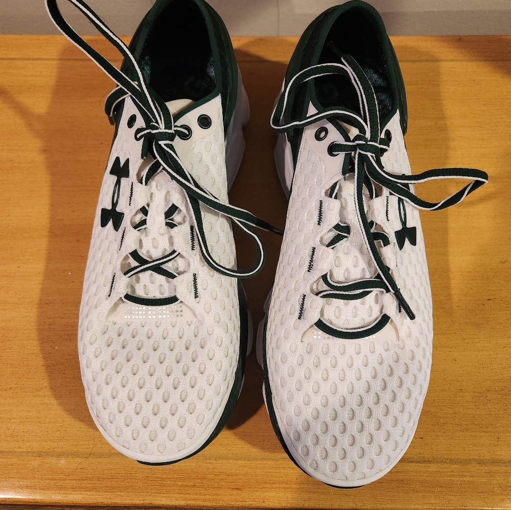 New Under Armour Tennis Sjoes in size 8.5